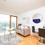 Deluxe Centre Lovely Balcony * Leeds (West Yorkshire)