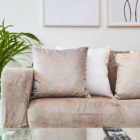 Deluxe Centre With Free Parking No Balcony * Leeds (West Yorkshire)