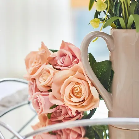 Deluxe Centre With Free Parking No Balcony * Leeds (West Yorkshire)