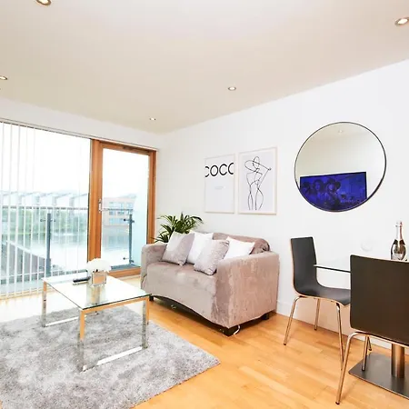 Modern Deluxe Balcony View * Leeds (West Yorkshire)