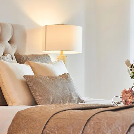 Deluxe Centre With Free Parking No Balcony