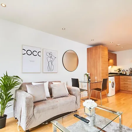 Deluxe Centre With Free Parking No Balcony