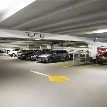 Deluxe Centre With Free Parking No Balcony 公寓