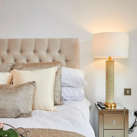 Deluxe Centre With Free Parking No Balcony شقة *